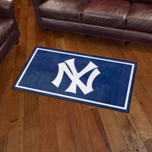 Picture of New York Yankees 3ft. x 5ft. Plush Area Rug - Retro Collection